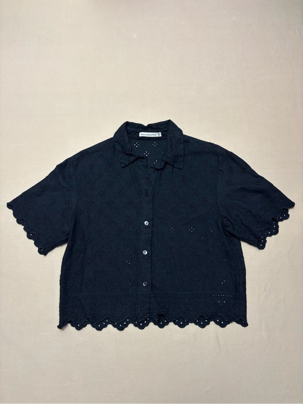Abercrombie & Fitch Black Eyelet Cropped Button-Down Shirt Women’s Size XS